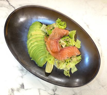 Avocat saumon mariné salade verte